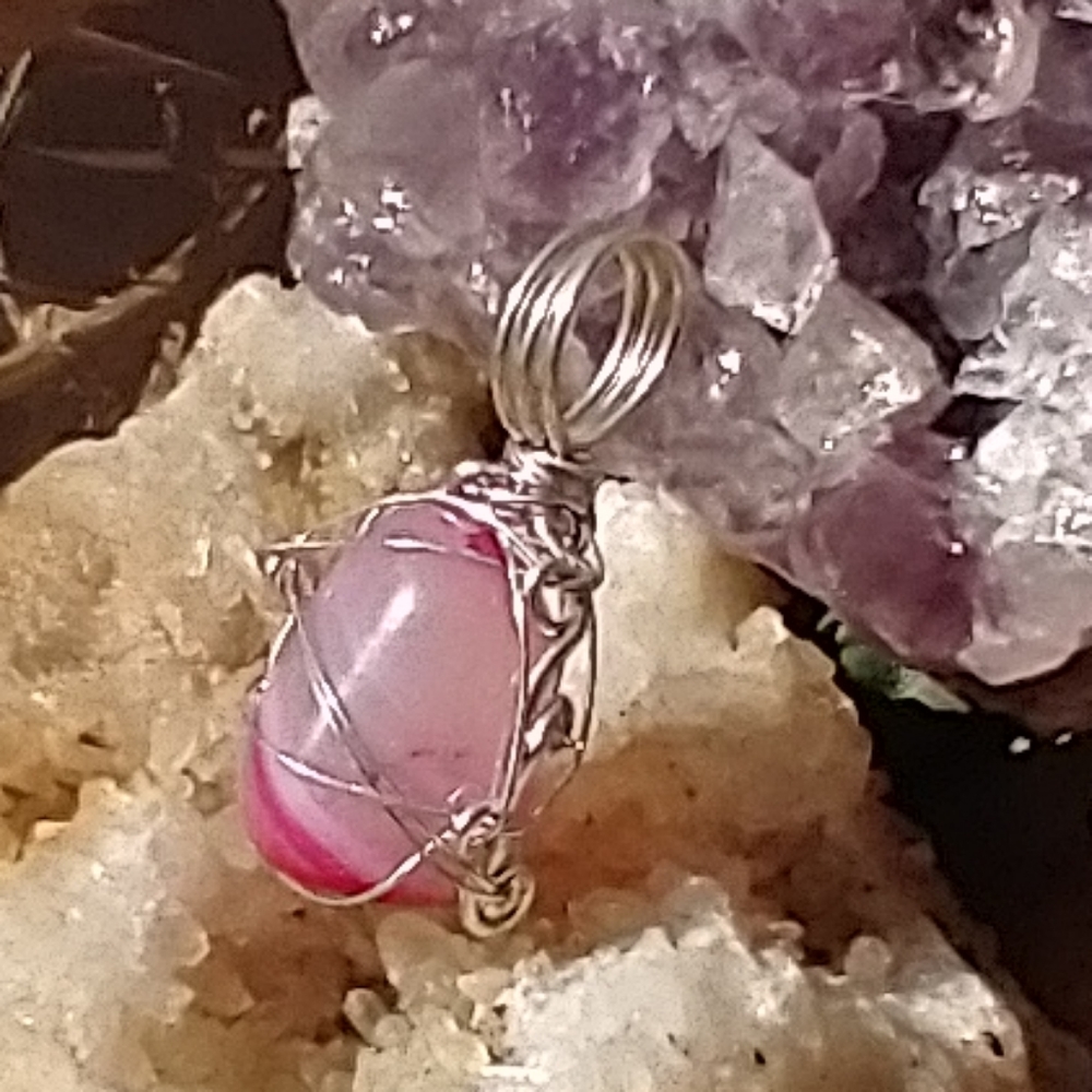🤑 3/$10 Wire Wrapped Pink Agate Pendant - Picture 4 of 5
